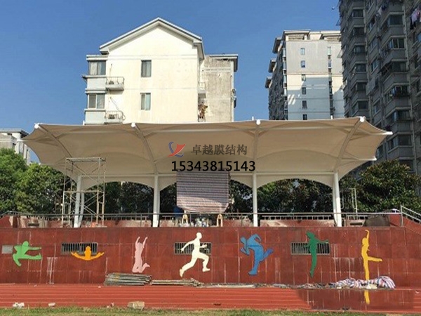 滄源<font color='red'>膜結構看臺</font>主席臺雨棚施工安裝