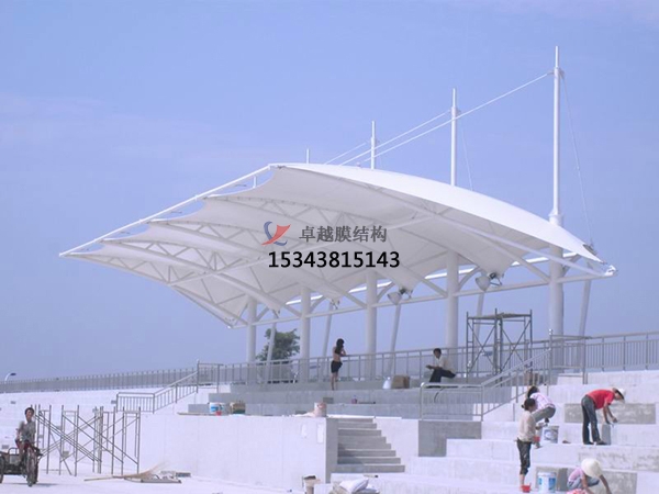 通渭<font color='red'>膜結構看臺</font>雨棚生產設計安裝
