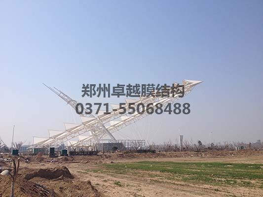 高爾夫膜結構